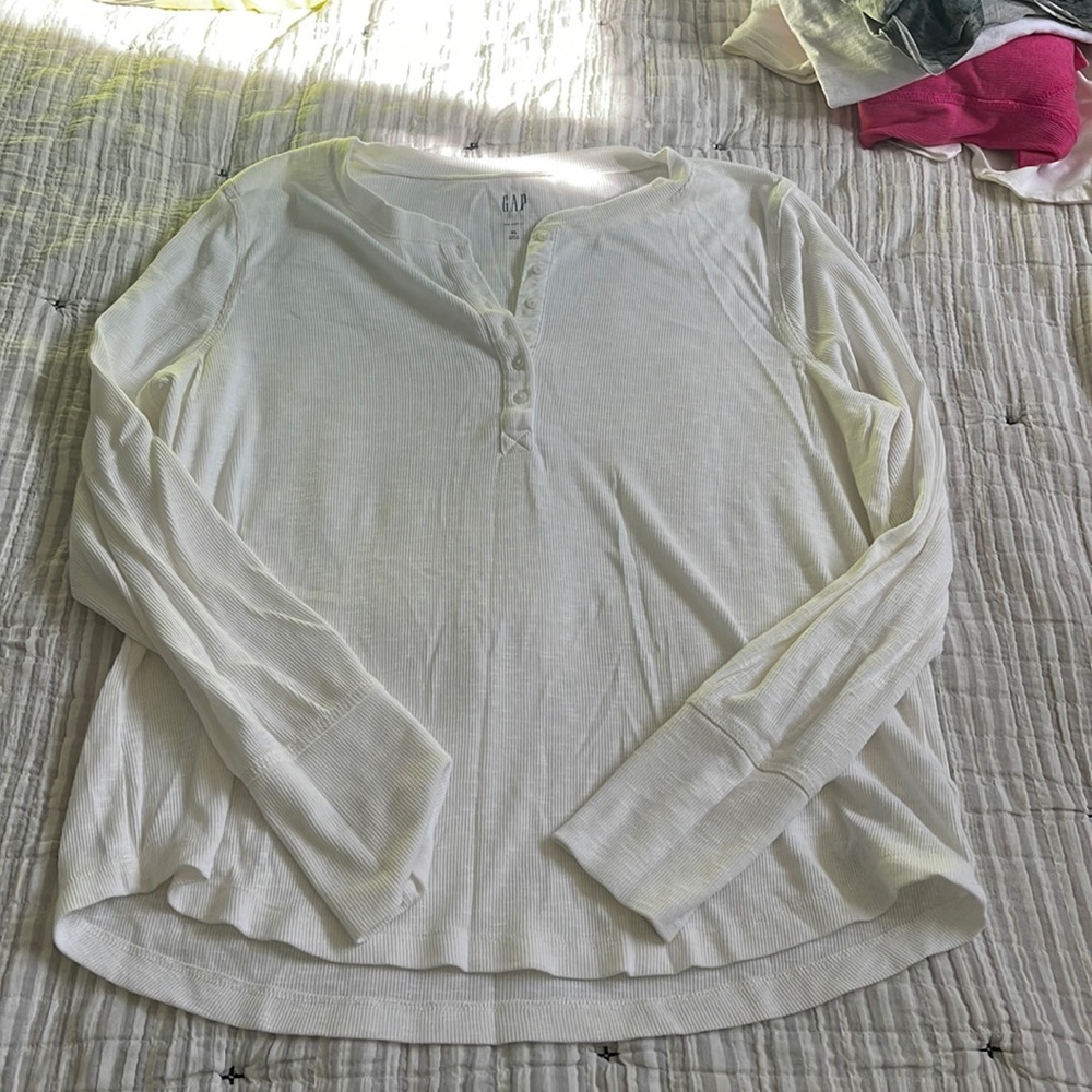 Gap ribbed Henley NWOT.